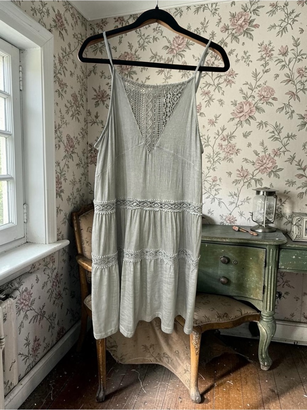 POL Lightweight Mini Dress/Long Tank With Lace Detail. Light Gray. Size: M